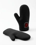赤色光付き温熱グローブ—ミトン型の黒い手袋